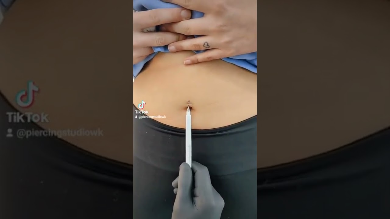 Melissa bekommt ein Bauchnabel Piercing 💉 #PiercingStudioWermelskirchen #tiktok #tiktoklive #girl