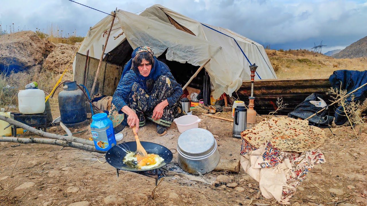 IRAN Village Cooking: How to make healthy nomadic breakfast with Lentisque Bombay bread and eggs 4k