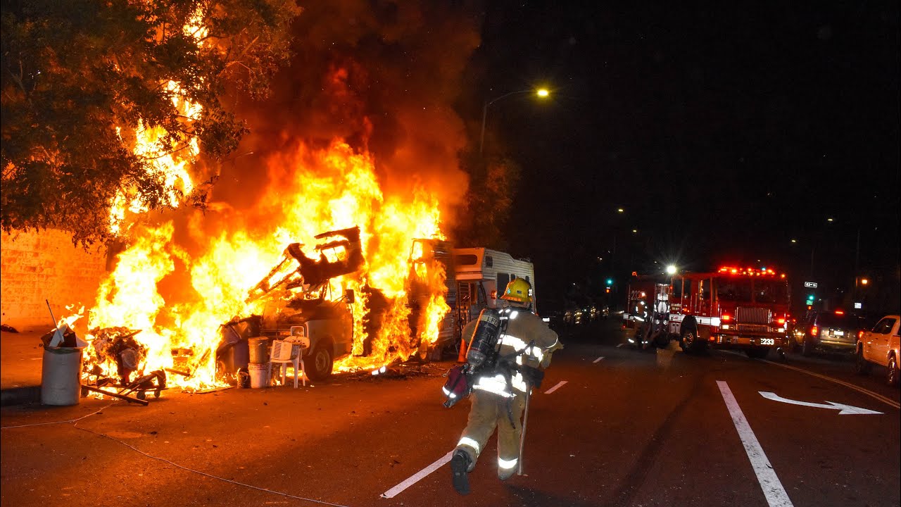LAFD Light Force 33: RV Fire