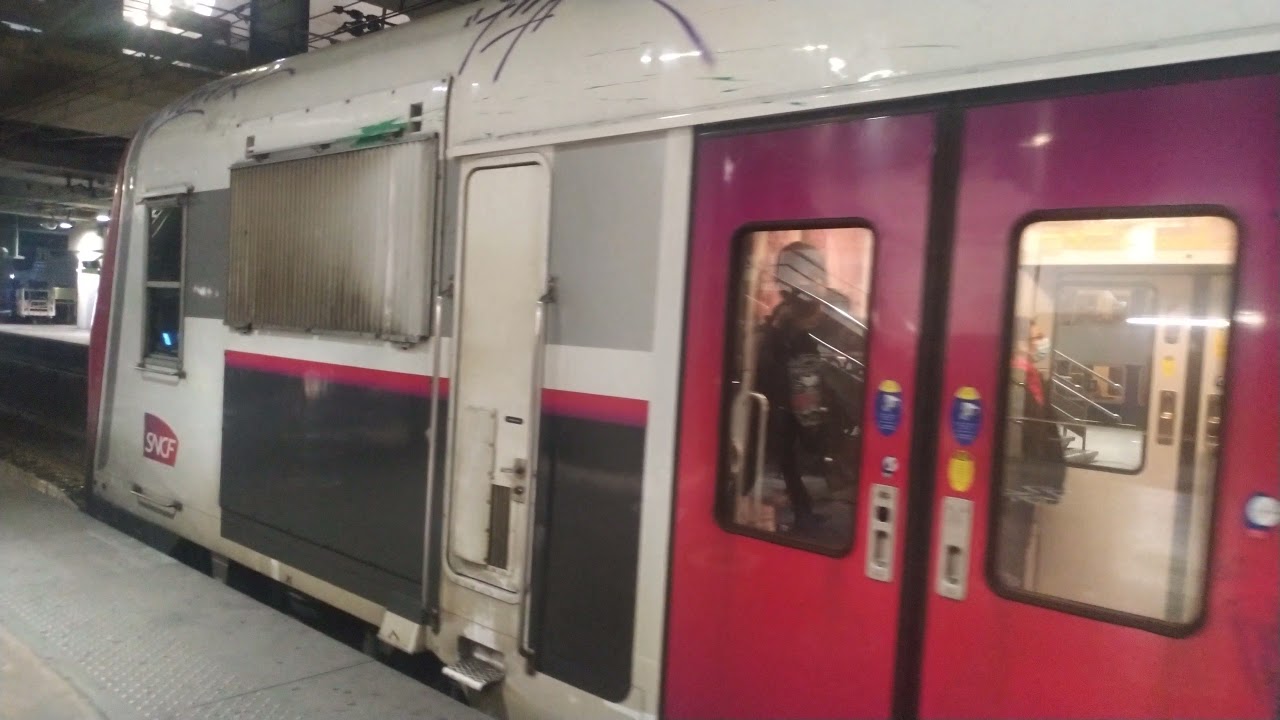 RER-C Z8800 CIME / Dir: Versailles-Chantiers / Via: Petit-Vaux / en gare de Bibliothèque François Mi