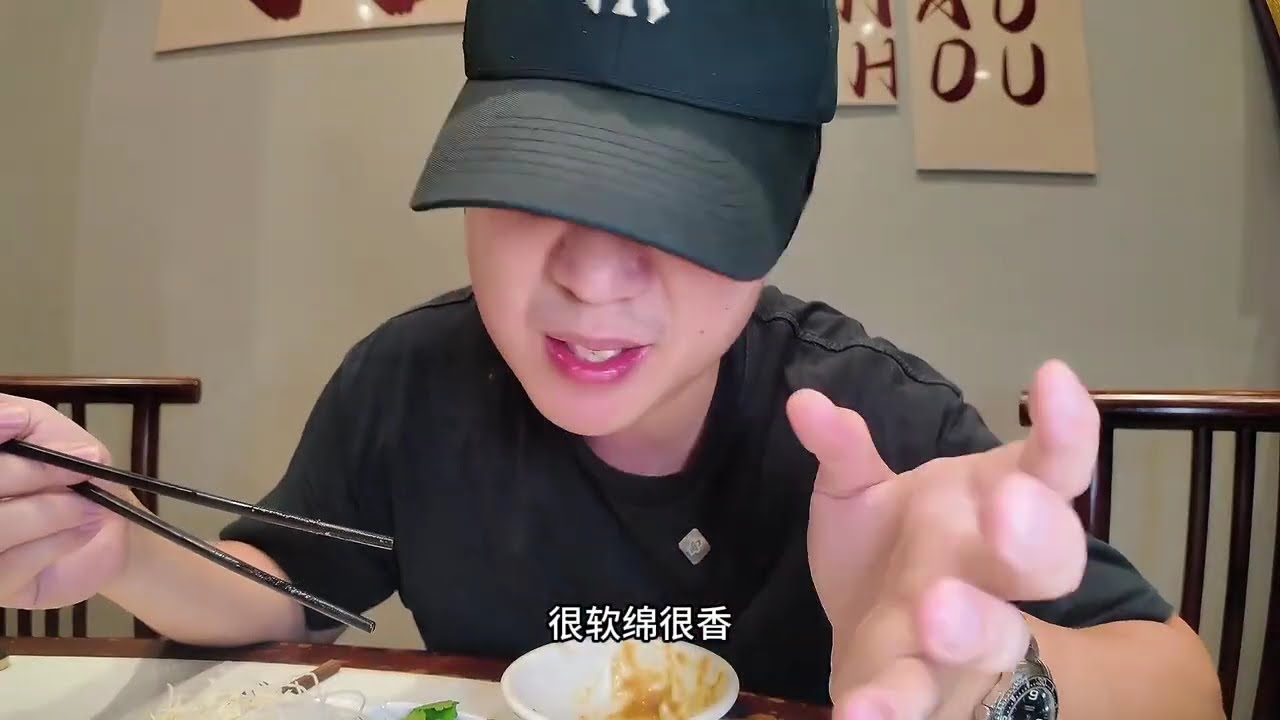 潮州一站式体验官塘美食，鱼生和牛肉火锅！鱼生口感棒了，配上灵魂酱汁也太香了。牛肉鲜嫩口感好。#潮州美食 #潮州鱼生 #潮州牛肉火锅 #官塘美食 #潮汕牛肉火锅