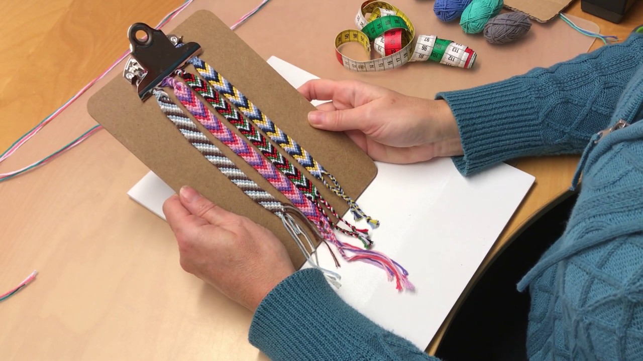 2 Vriendschapsarmbandjes voor beginners: 1 met schuine streep, 1 met chevron of visgraatmotief