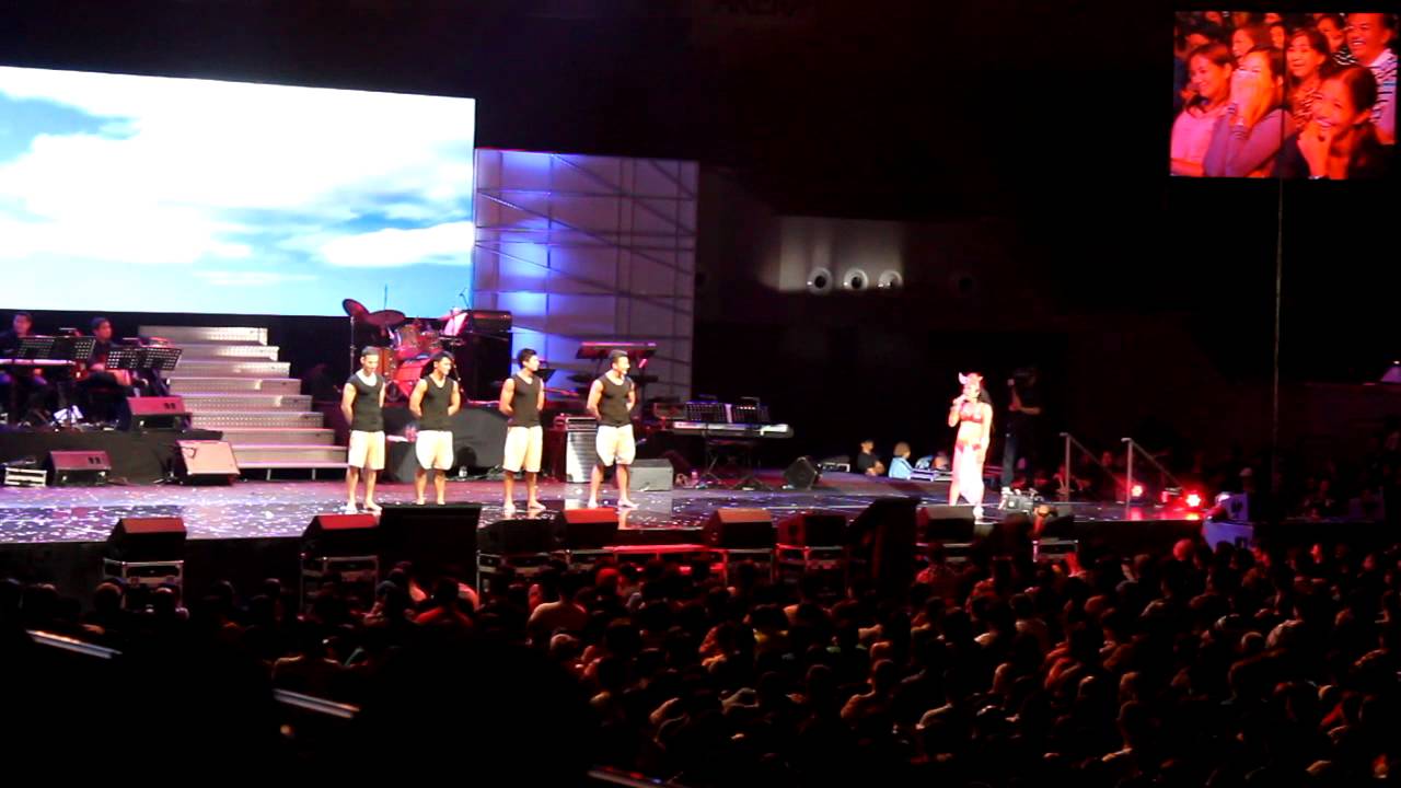 Ate Gay Sa SM Arena