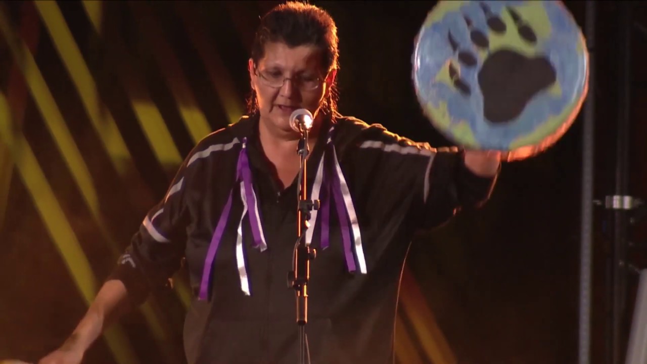 Chubby Cree perform honour song at EPCOR Holiday Gala