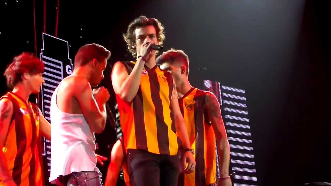 WHAT MAKES YOU BEAUTIFUL + goodbyes - One Direction FRONT ROW FULL HD HQ - 2nd Oct 2013 Melbourne