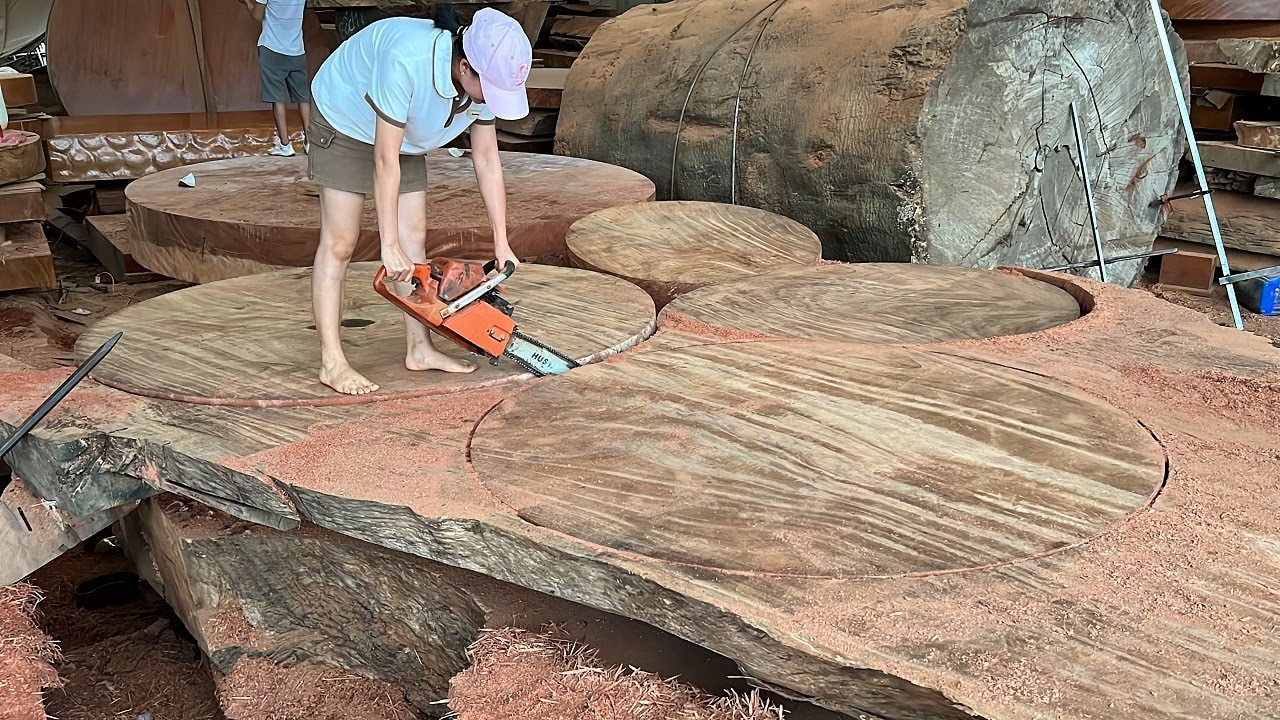 Crazy Woodworking Project // She Cut A Round Table With A Chainsaw