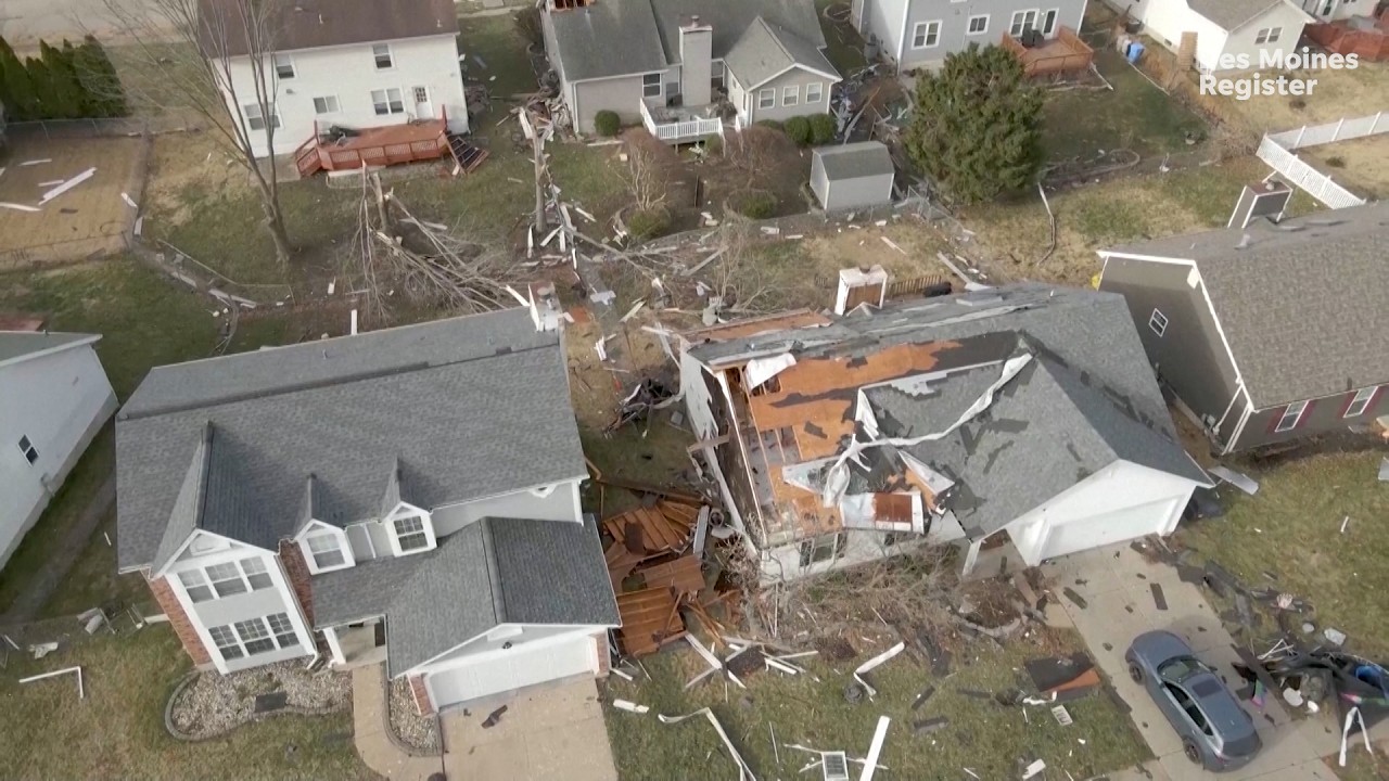 Deadly tornadoes damage Missouri as fires, dust storms and wind blast Oklahoma and Texas