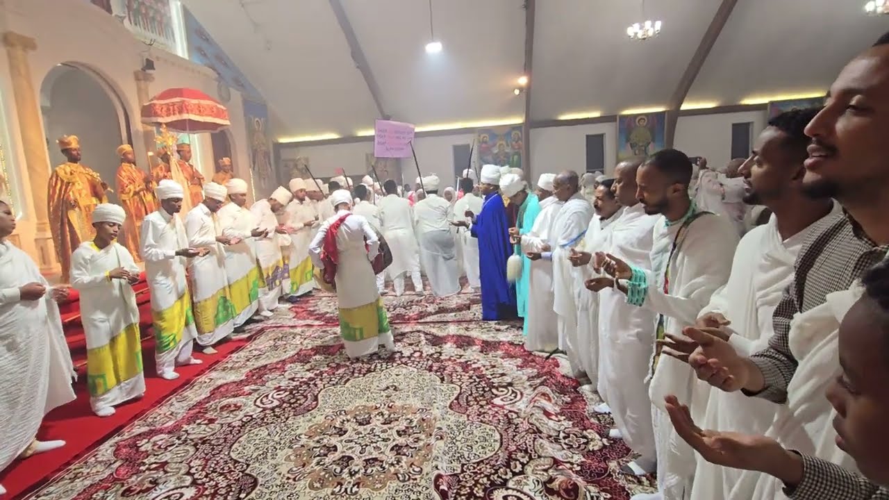 ስብሐት ለአብ ለአኃዜ ኲሉ ዓለም ስብሐት ለወልድ ለገባሬ ኲሉ ዓለም/፪/ስብሐት ለመንፈስ ቅዱስ ለዘያርኁ ክረምተ በበዓመት/፪/