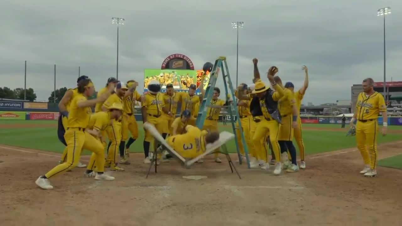 Savannah Bananas celebrate home run by going through a table WWE style 🤣 | ESPN