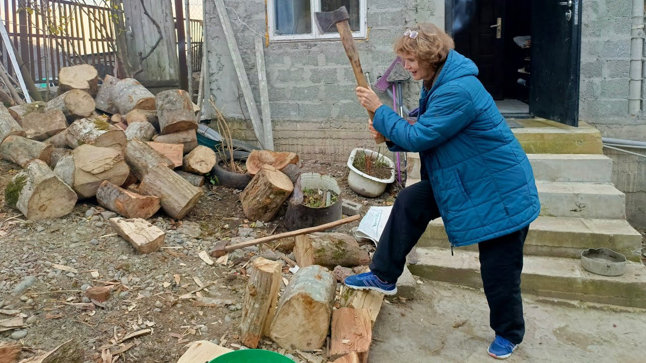 Абхазия. Парнаут:у Сергея с Риммой,в гостях у Назик(старый армянский дом, сад, телята, делаем масло)