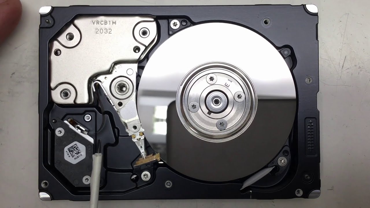 Разборка 5-летнего серверного жёсткого диска Seagate 2,5 дюйма/600 ГБ/15 000 об/мин (все чипы)
