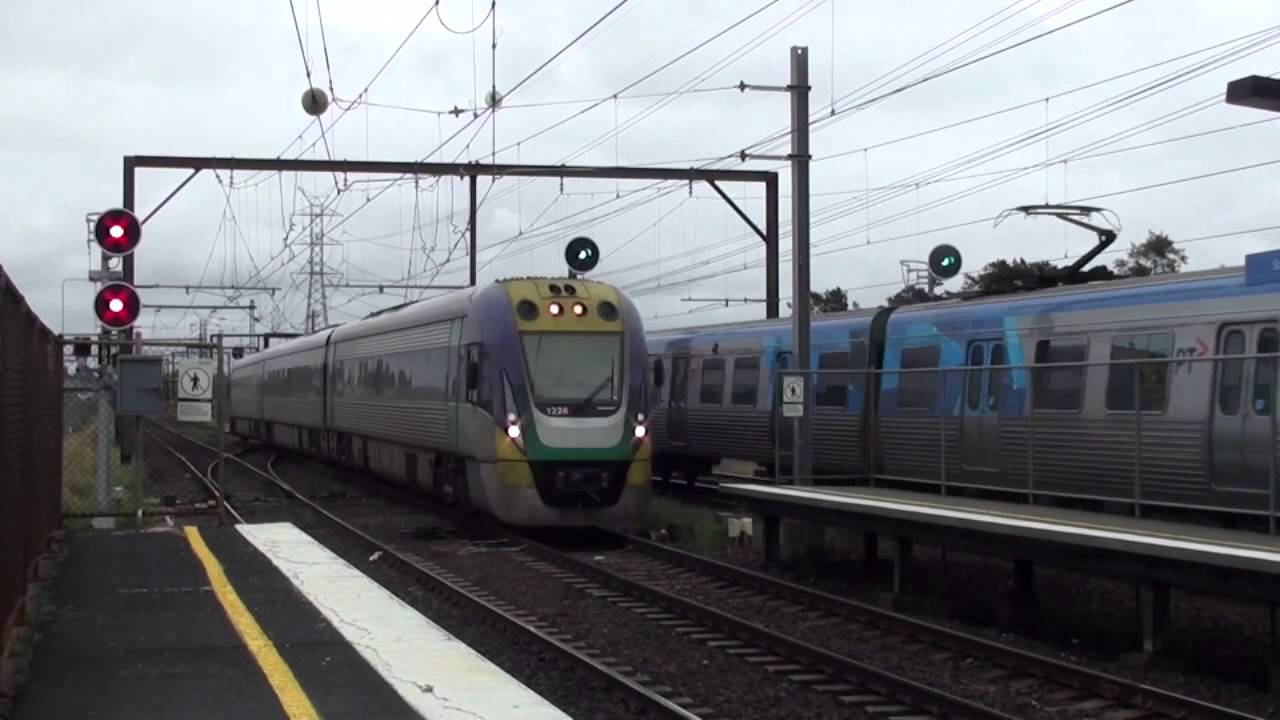 Morning peak at South Kensington - Timelapse