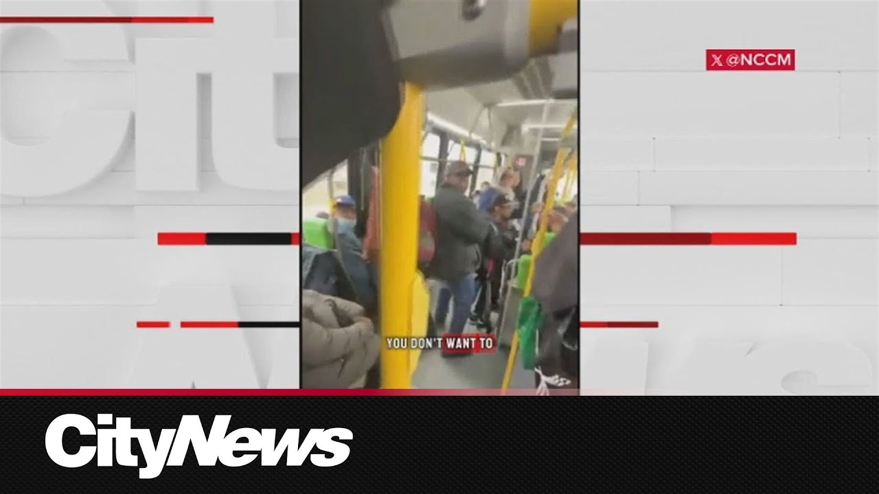 Правозащитная группа сообщает в онлайн-видео, что мусульманка подверглась нападению в общественно...