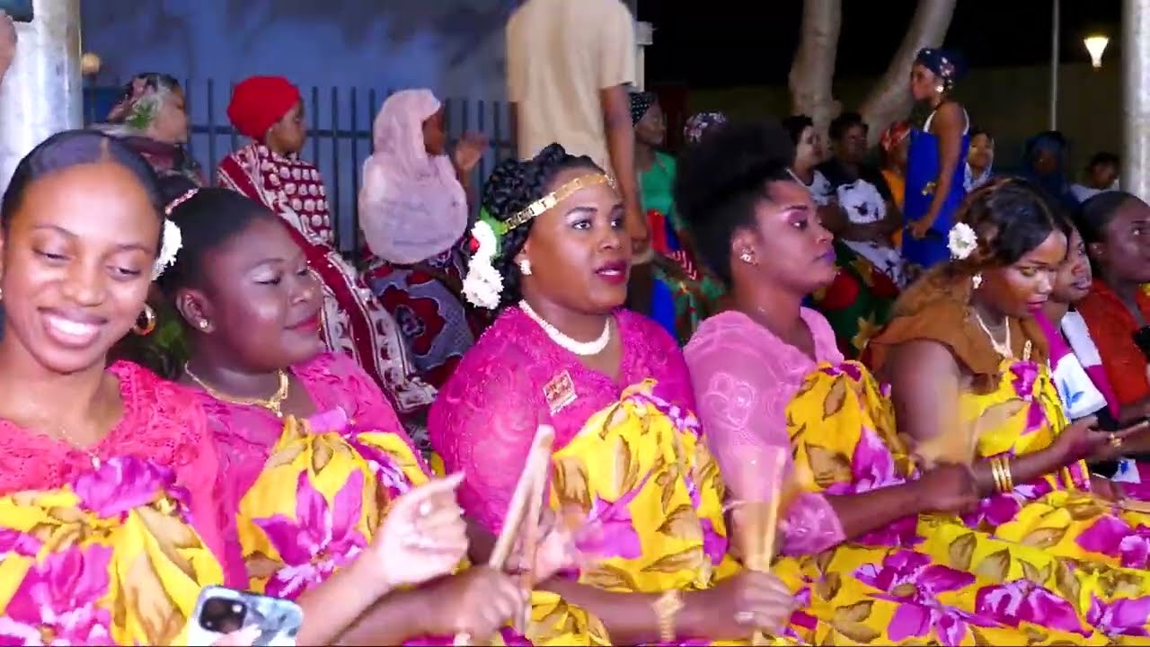 M'Biwi_Mr Fazar et Mme Florine_Mayotte - #KAWENI _Vidéos Officiel