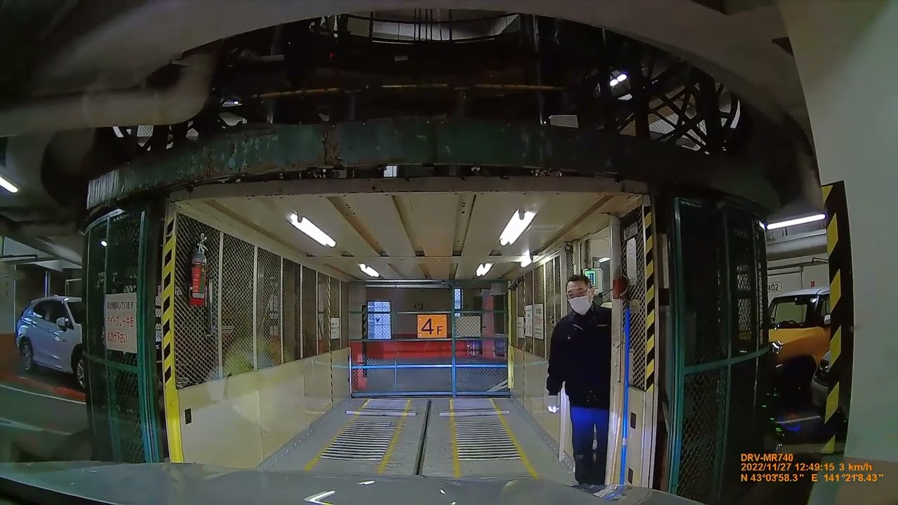 北海道建設会館駐車場