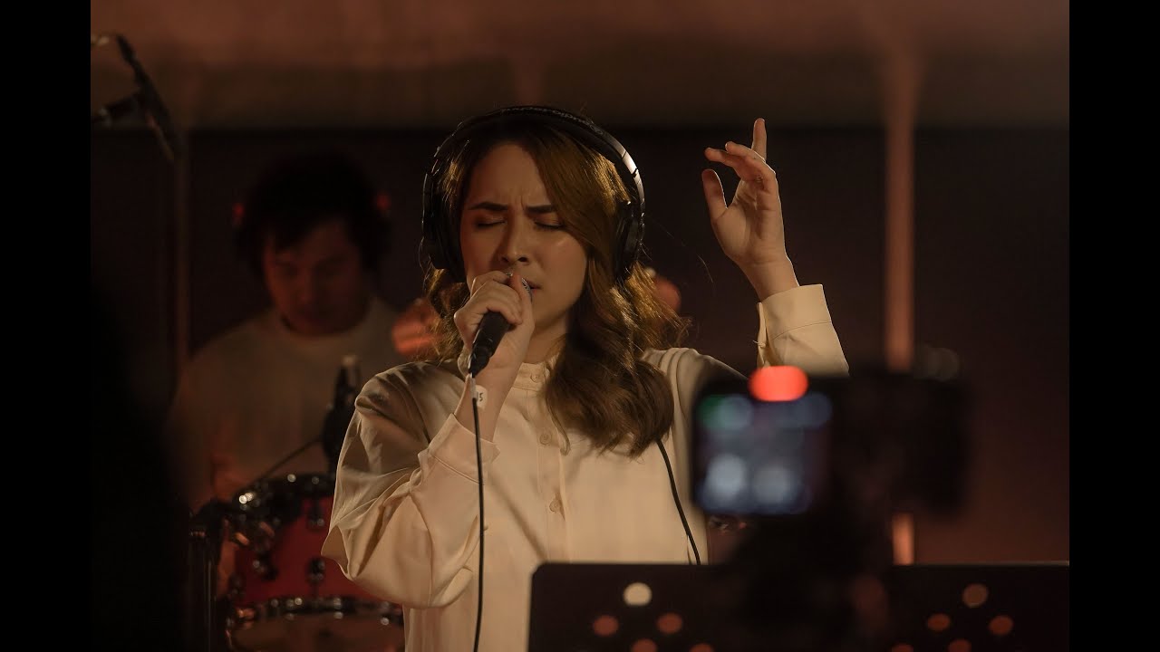 Cherise Katriel & Musicians on Fire lead worship with “Tunay Na Kayamanan Ko” live at Ember Studios