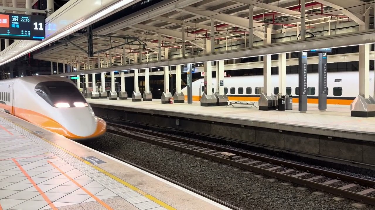 台灣高鐵1253次左營站進站