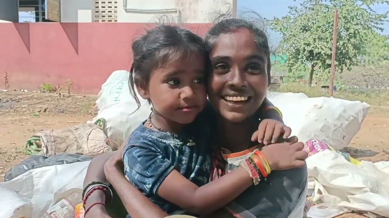 அம்மாவும் நான் தான் அப்பாவும் நான் தான்.. குப்பை குவியலுக்கு நடுவே ஆனந்த வாழ்க்கை. Narikuravar Deepa
