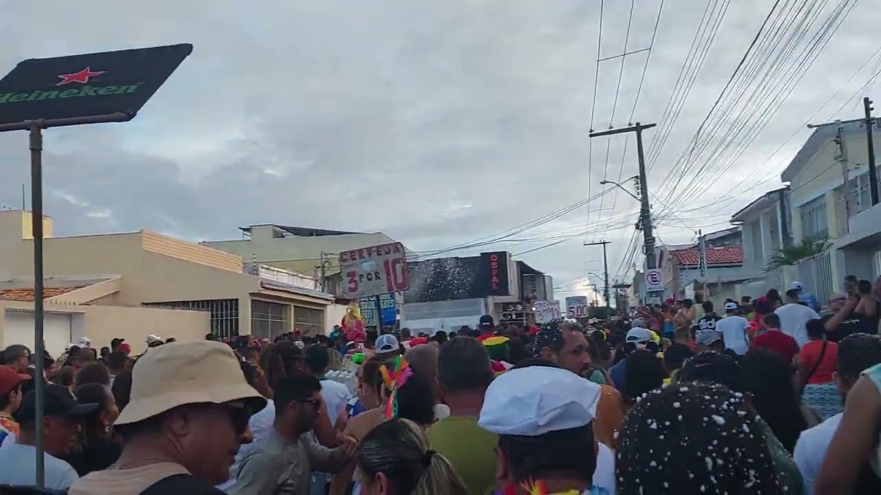 Quem viveu os Valneijos no Carnaval sabe… foi emoção do começo ao fim! 🎶🔥 #trios #carnaval #folia 
