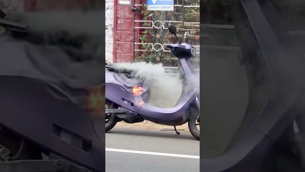 Electric scooter caught fire on road #join  #elecric #scooter #safetyfirst  #atrangicarkur OLA S1