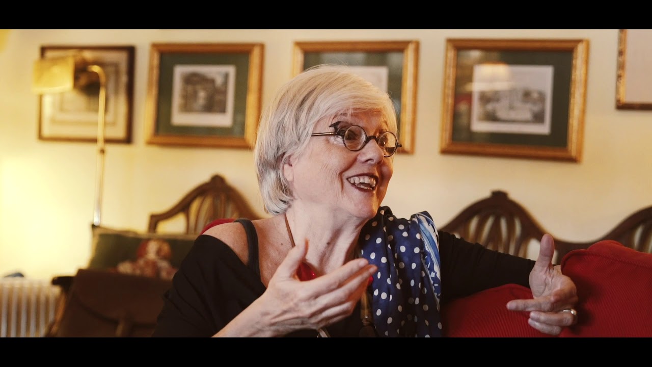 Conversas de Excelência com Paula Bobone sobre a excelência no comportamento social.