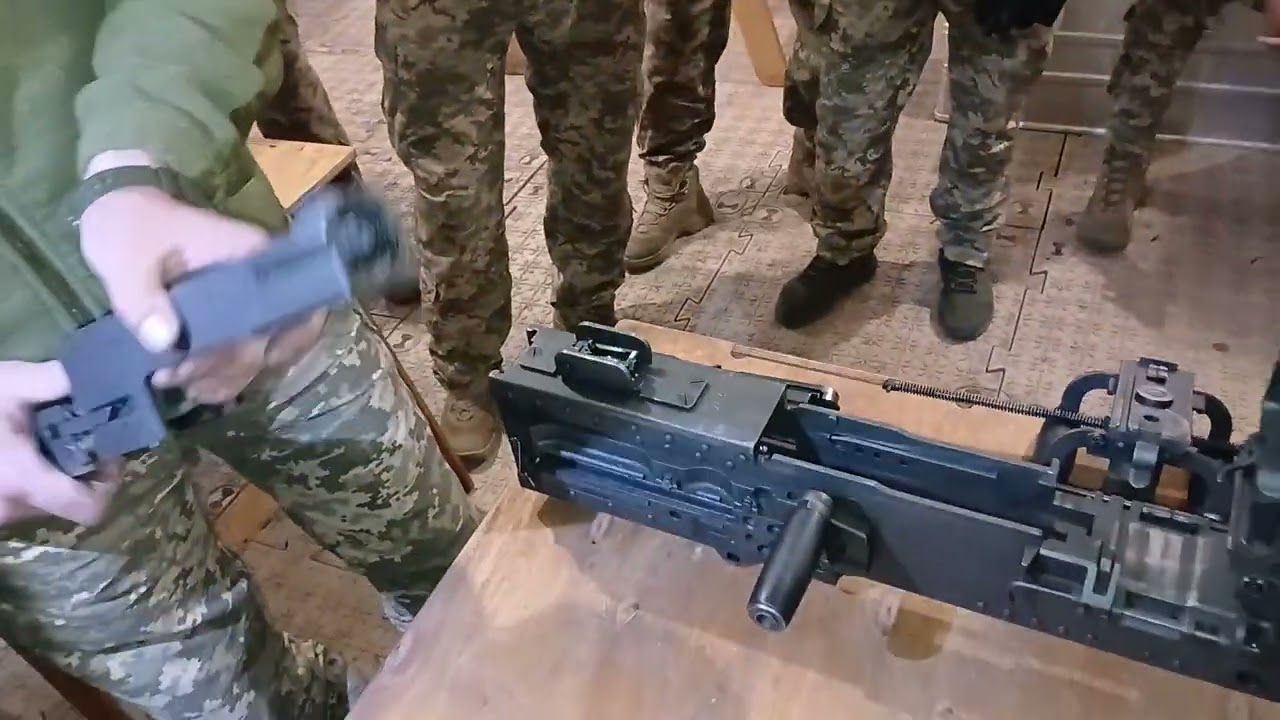 Розбирання кулемета Browning M2HB.