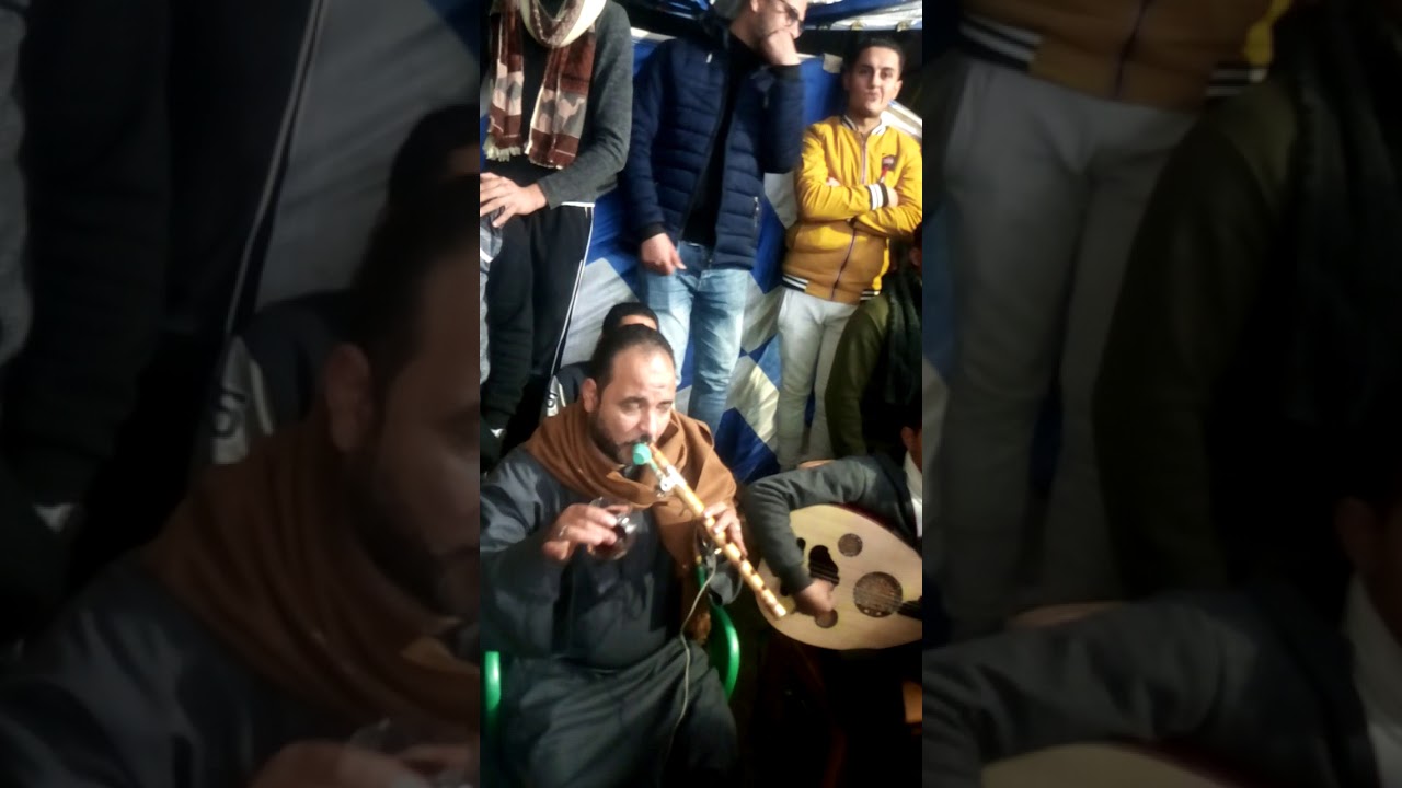 الشيخ محمد الشرنوبي على باب سيدنا الحسين في ساحه سيدي اسماعيل عز الدين ومدد لاهل البيت