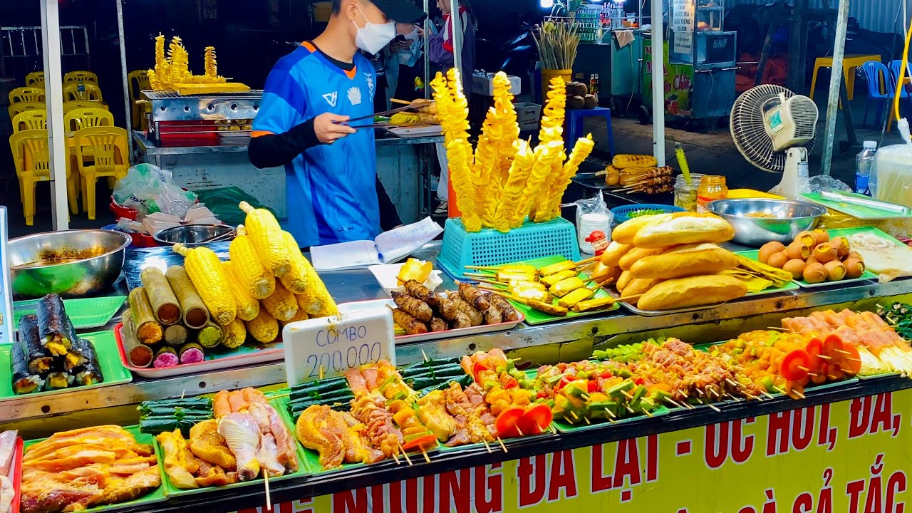 Amazing Vietnamese Street Food in Da Nang Night Market 🇻🇳 🍜🥘🥗