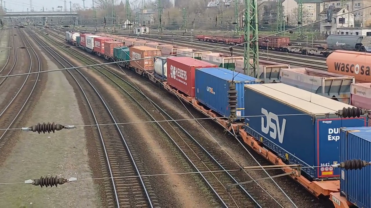 Tehervonat &eacute;rkezik Ferencv&aacute;ros vas&uacute;t&aacute;llom&aacute;sra.