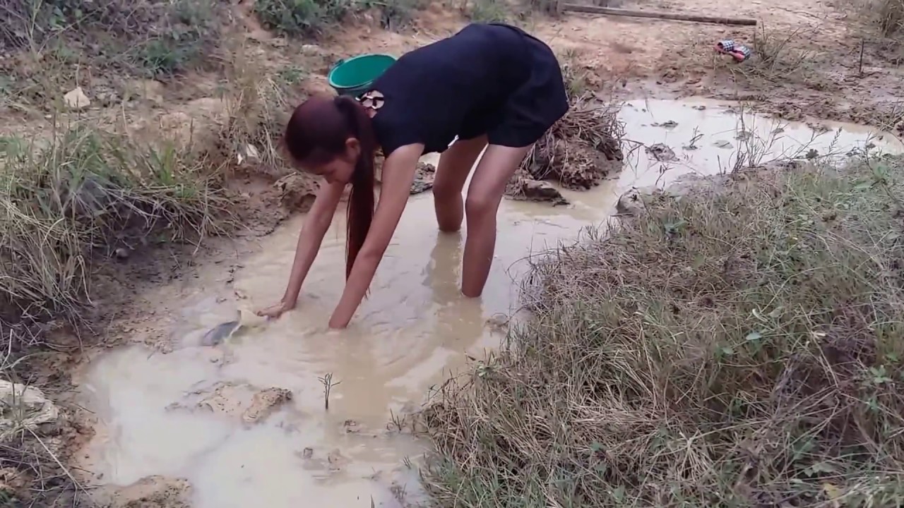 Amazing fishing at Battambang - people fishing in Cambodia - How to Catches fish (Part 41)