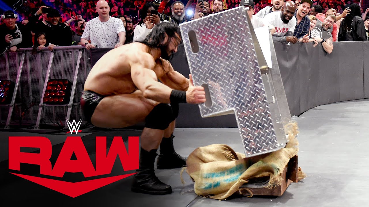 Дрю Макинтайр крушит таинственную клетку Эрика Роуэна: Raw, 9 марта 2020 г.
