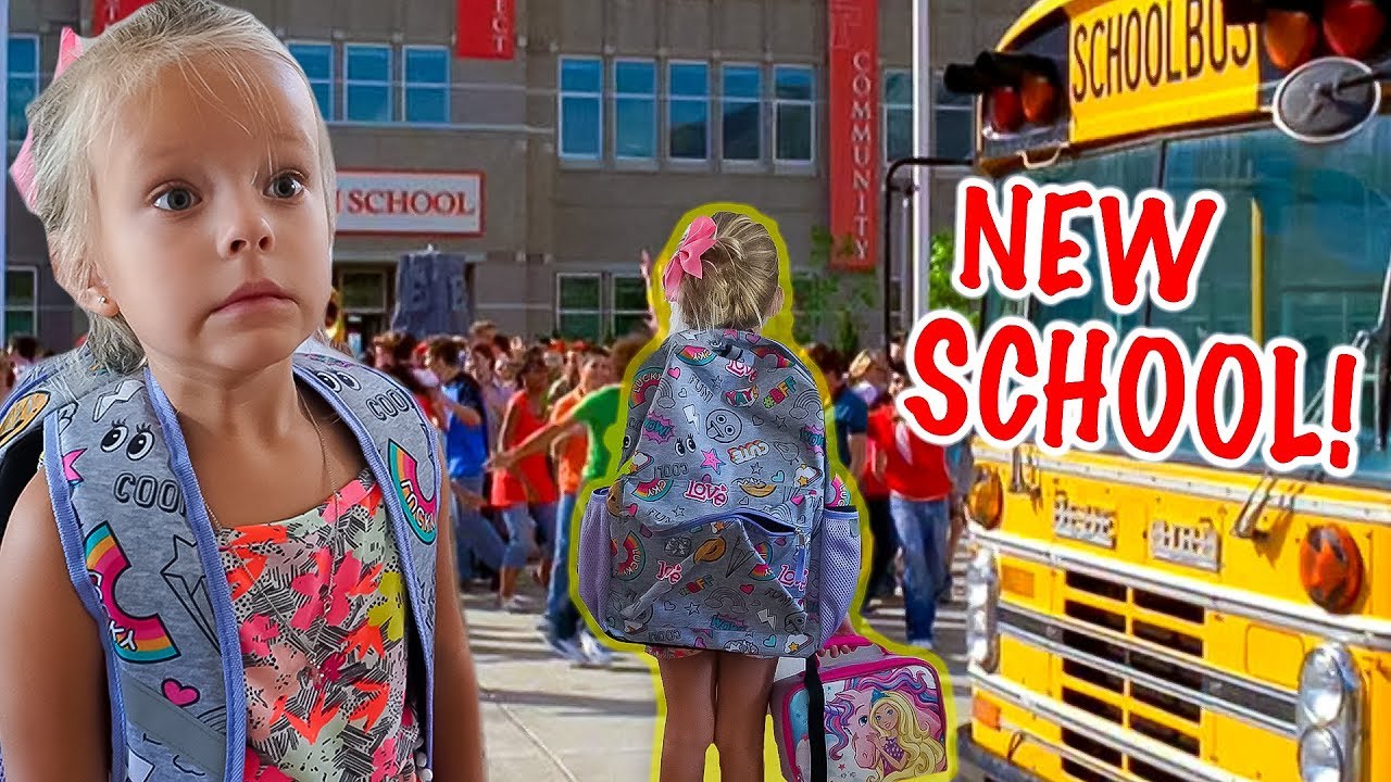PEYTON GOES BACK to SCHOOL!✏️ New School and Classroom Tour!