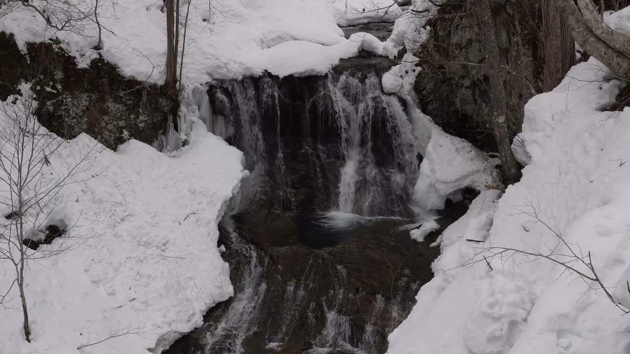Heiwa-no-Taki waterfalls in Sapporo city  #平和の滝 #琴似発寒川 #北海道の絶景 #healingfalls #4K