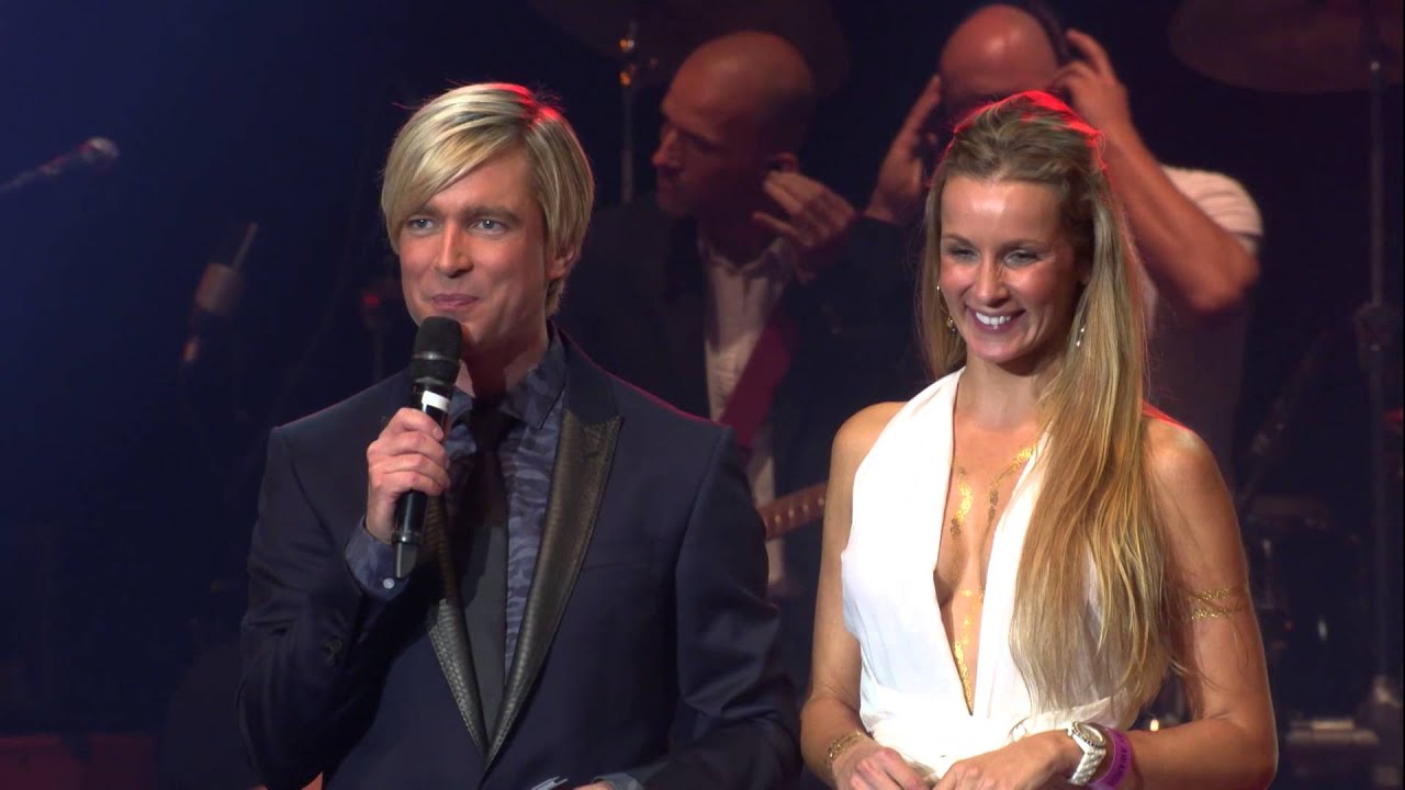 Joke van de Velde kust Kürt Rogiers vol op de mond tijdens de Story Awards 2014