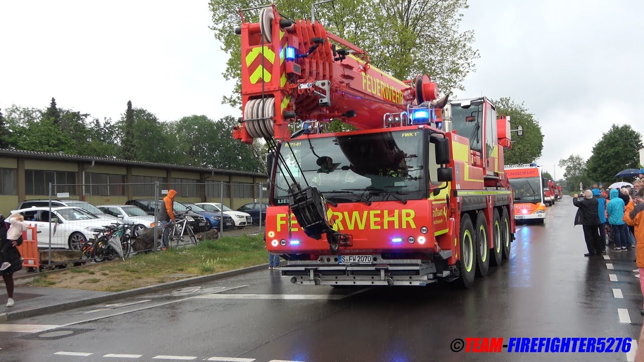 [Eine Feuerwache zieht um] Blaulichtkorso Feuerwehr Stuttgart in die neue Feuer- und Rettungswache 5