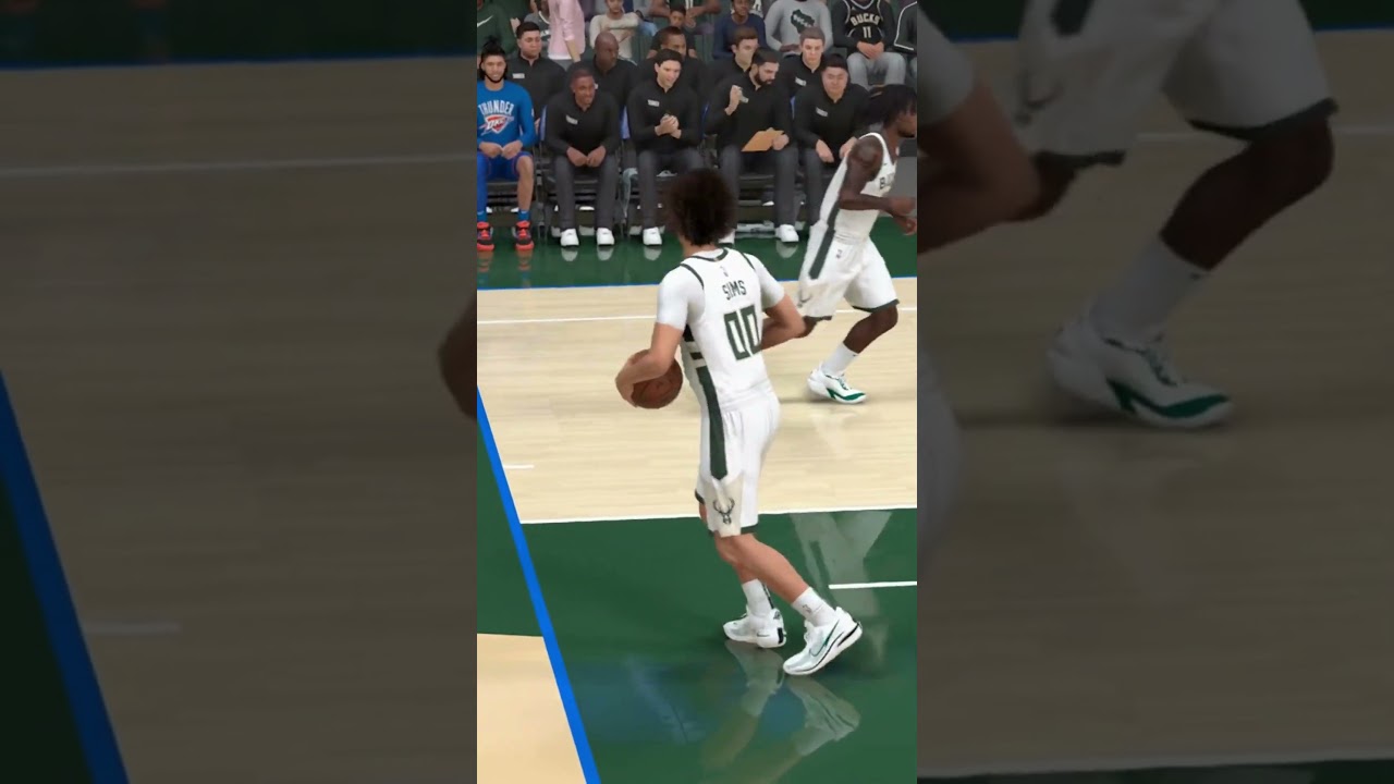 Cason Wallace Comes off the screen and hits the 3 pointer 