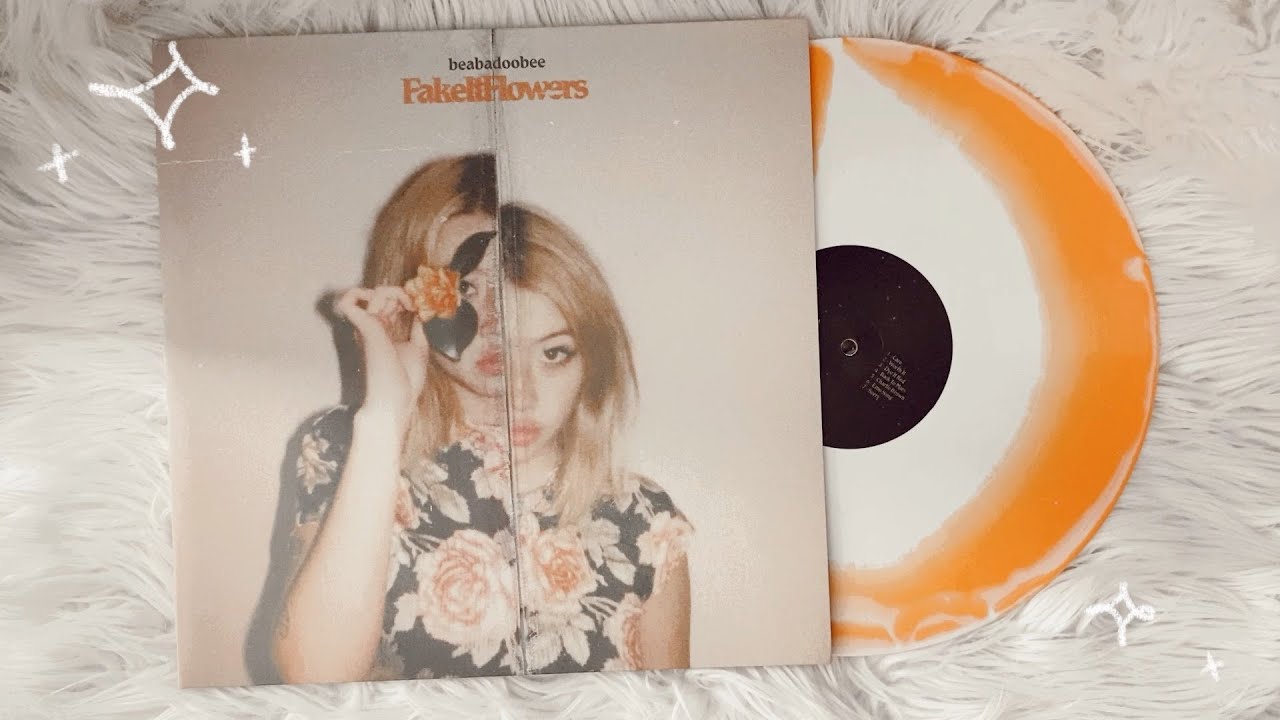 beabadoobee - fake it flowers (vinyl unboxing) | urban outfitters exclusive
