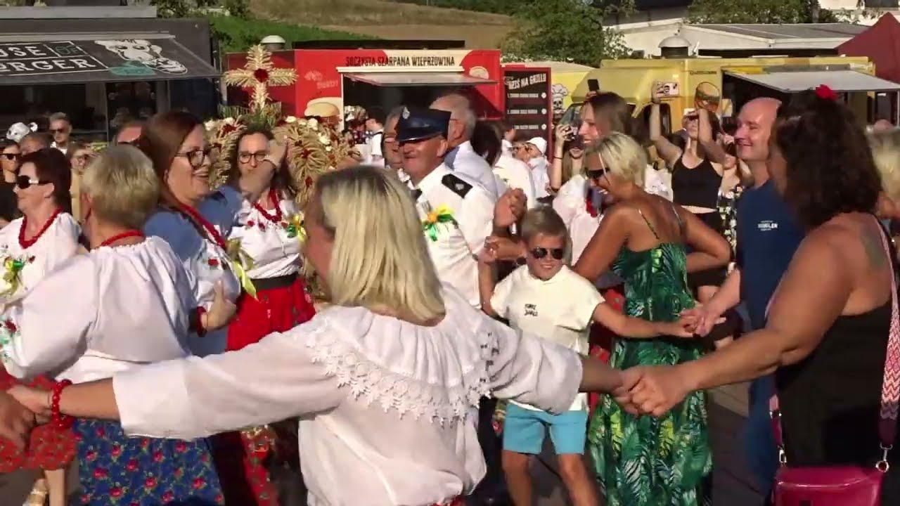 Kików Dożynki 2025 . Swój wieniec prezentuje delegacja sołectwa Zborów