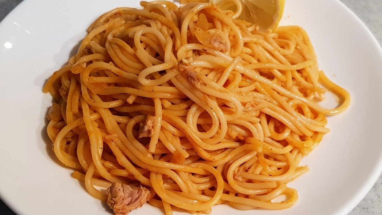 مكرونه حمراء بالتونه 🍲