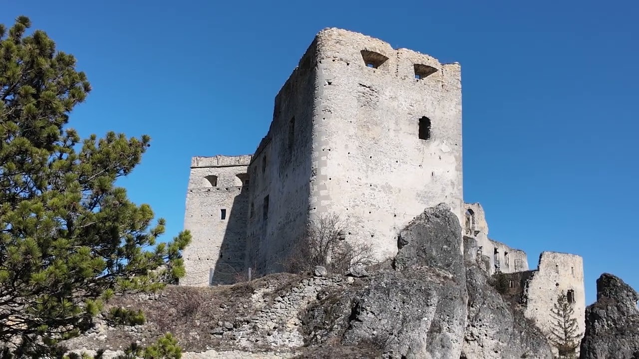 Lietavský hrad, z vedľajšieho vrcholu