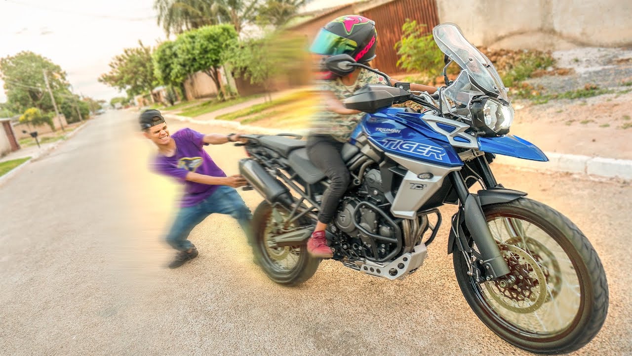 MINHA FILHA JÁ APRENDEU A ANDAR NA TIGER 800