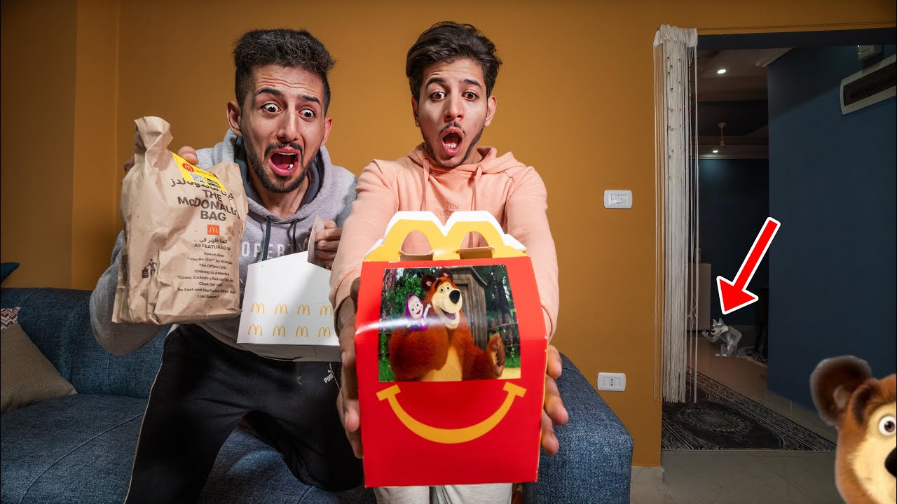 عمر طلب وجبة ماشا والدب الشريرة من الدارك ويب شوفو ايش لقينا فيها !! مخيف