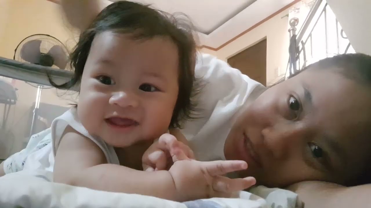 Small talk with baby 😁