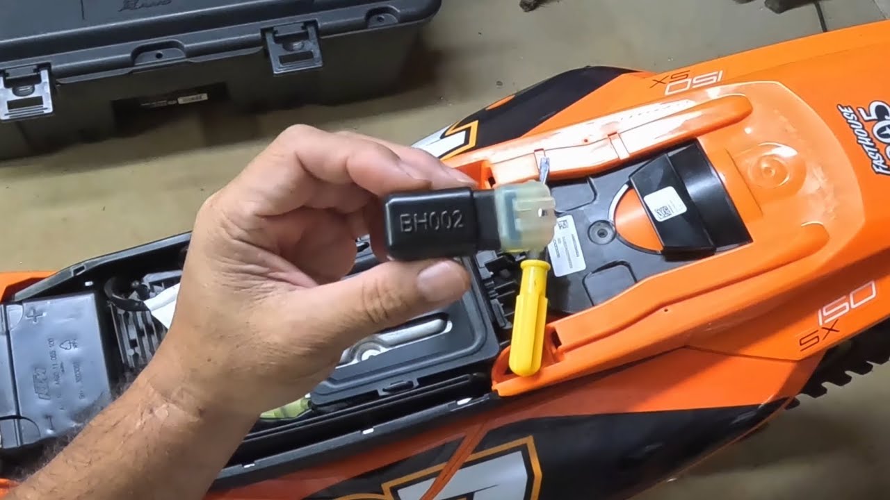 Для чего нужен разъем KTM Wake Up Connector?