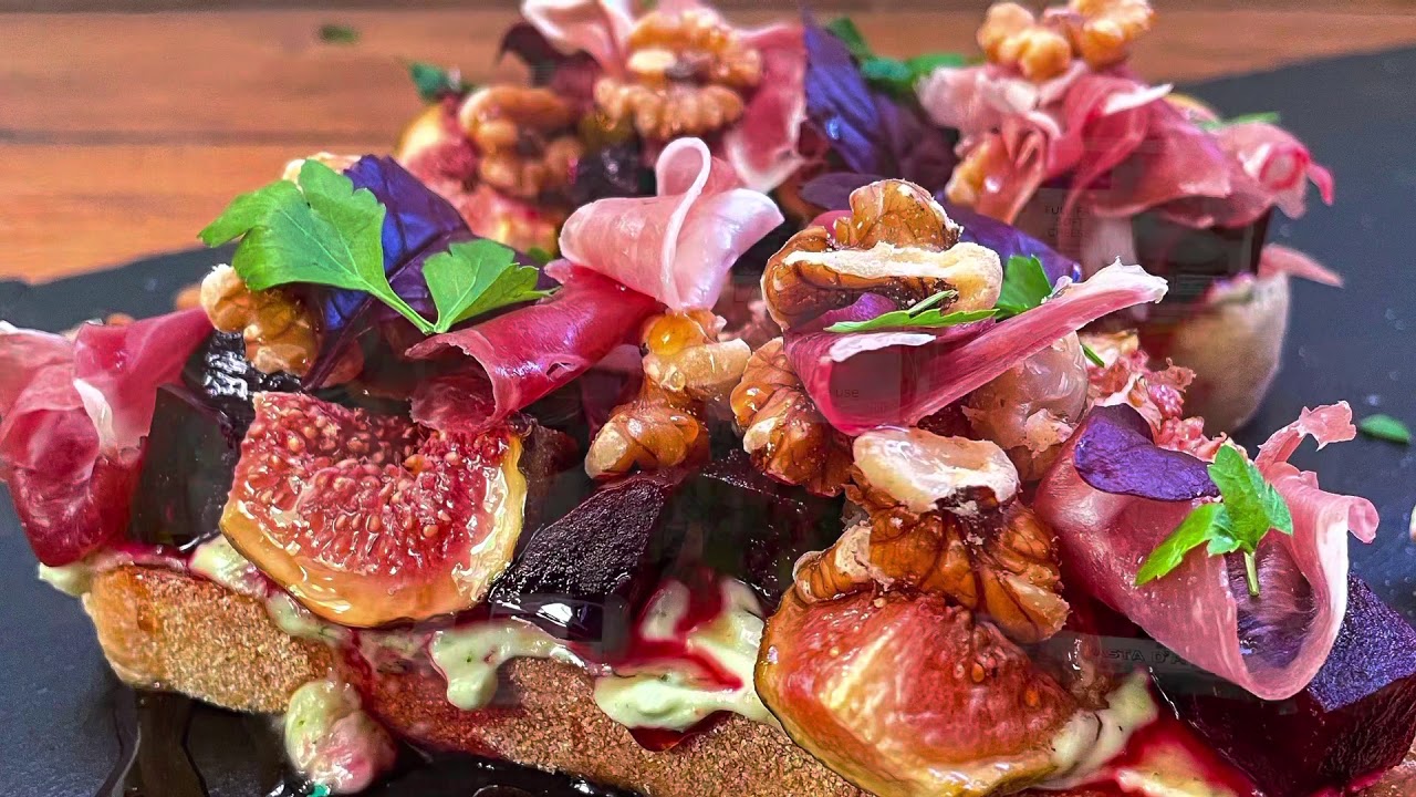 WHIPPED GOATS CHEESE & HONEYED FIG CROSTINI WITH CRUSHED WALNUTS LUNCH RECIPE