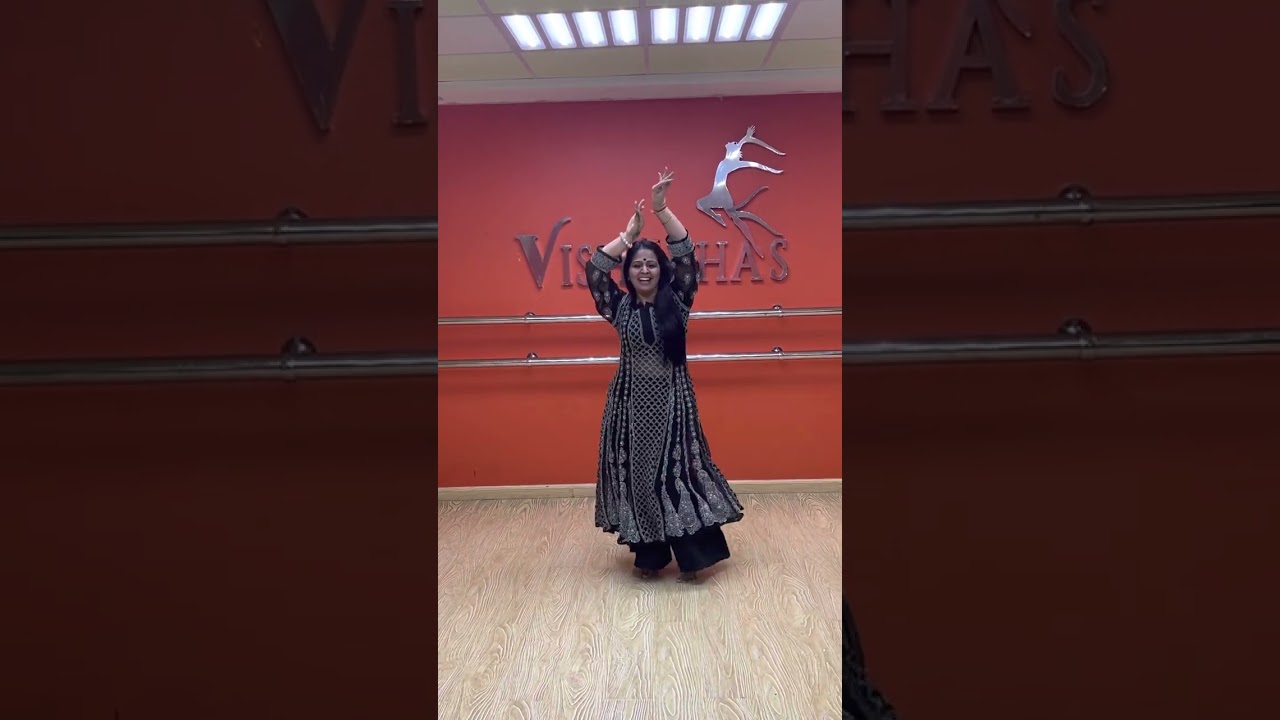 Jhumka Bareli Wala Dance | Vishakha verma #vishakhasdance #jhumkabareliwala #simpledancesteps