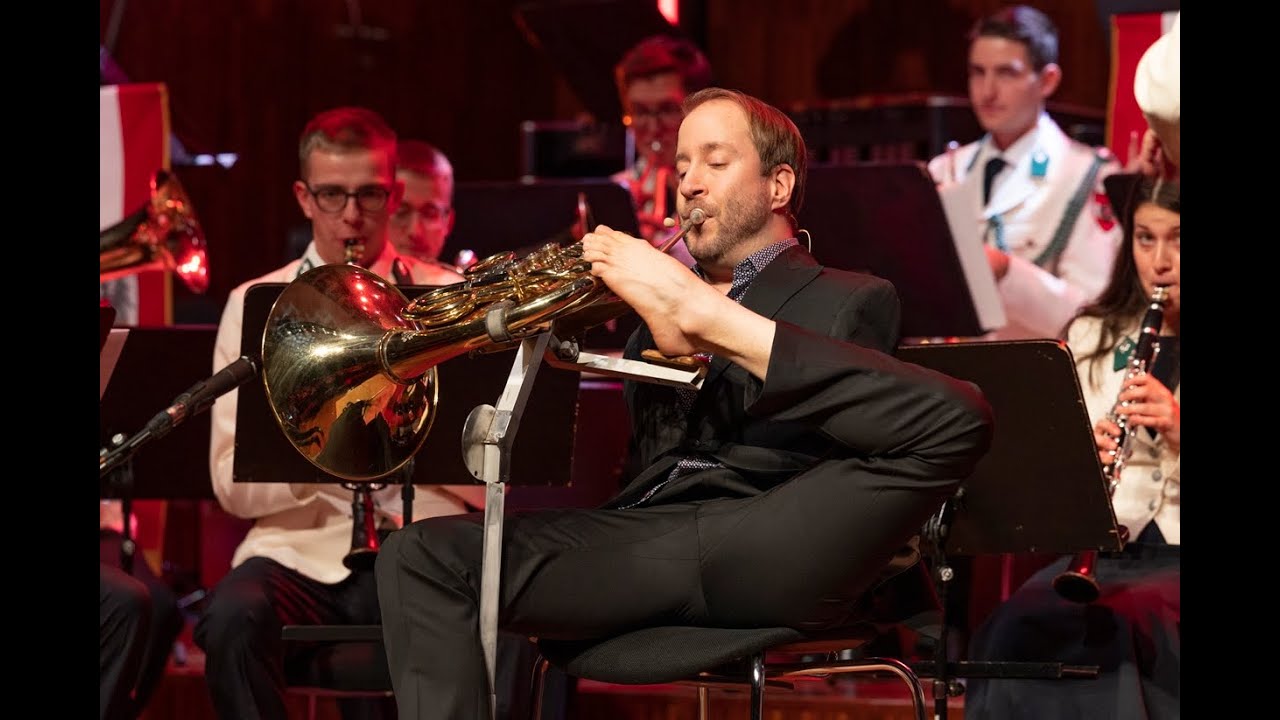 Ein Hornist ohne Arme erobert die Welt! Ein Konzert bei der RollOn-Gala mit der Militärmusik Tirol.