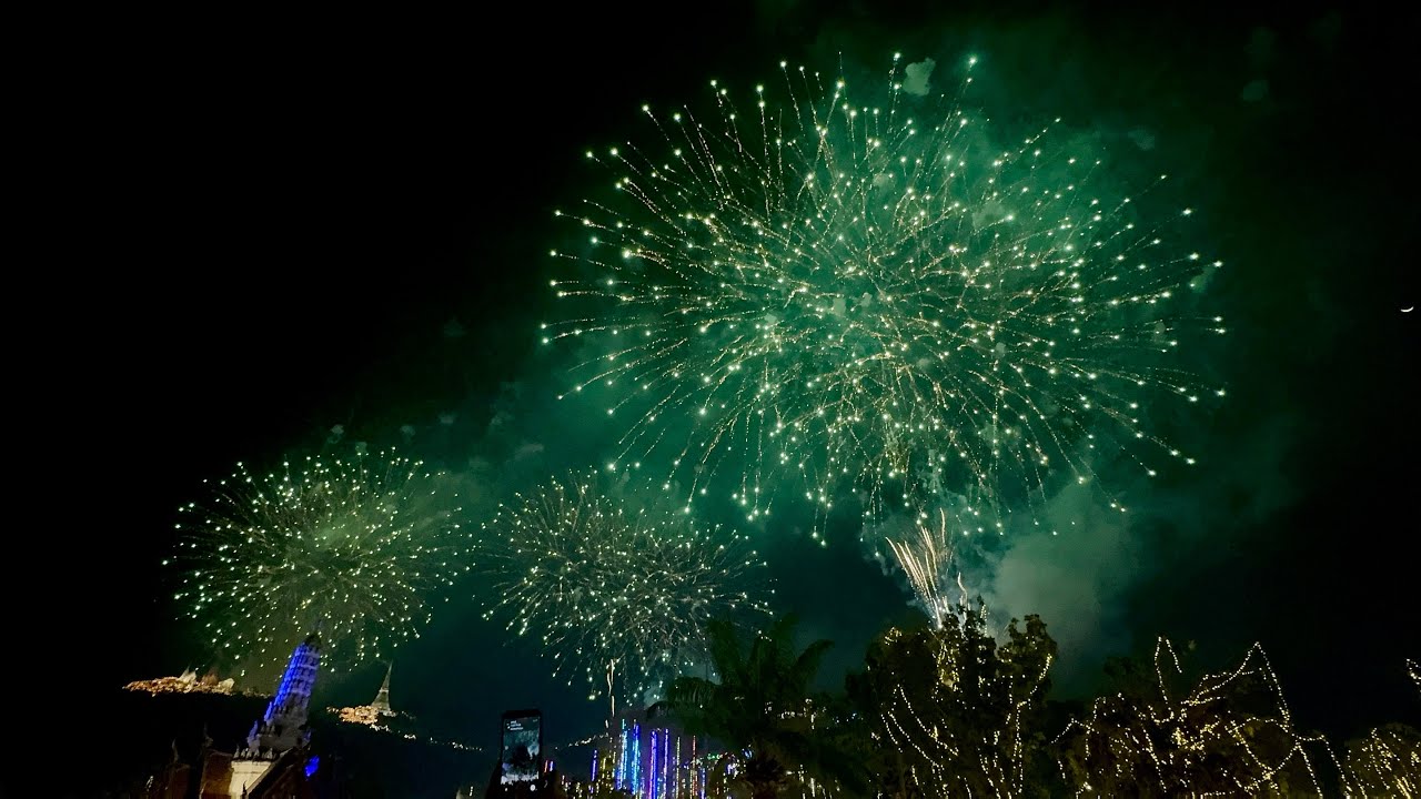 งานพระนครคีรีเมืองเพชรบุรี ครั้งที่39 พลุ 1350 นัด