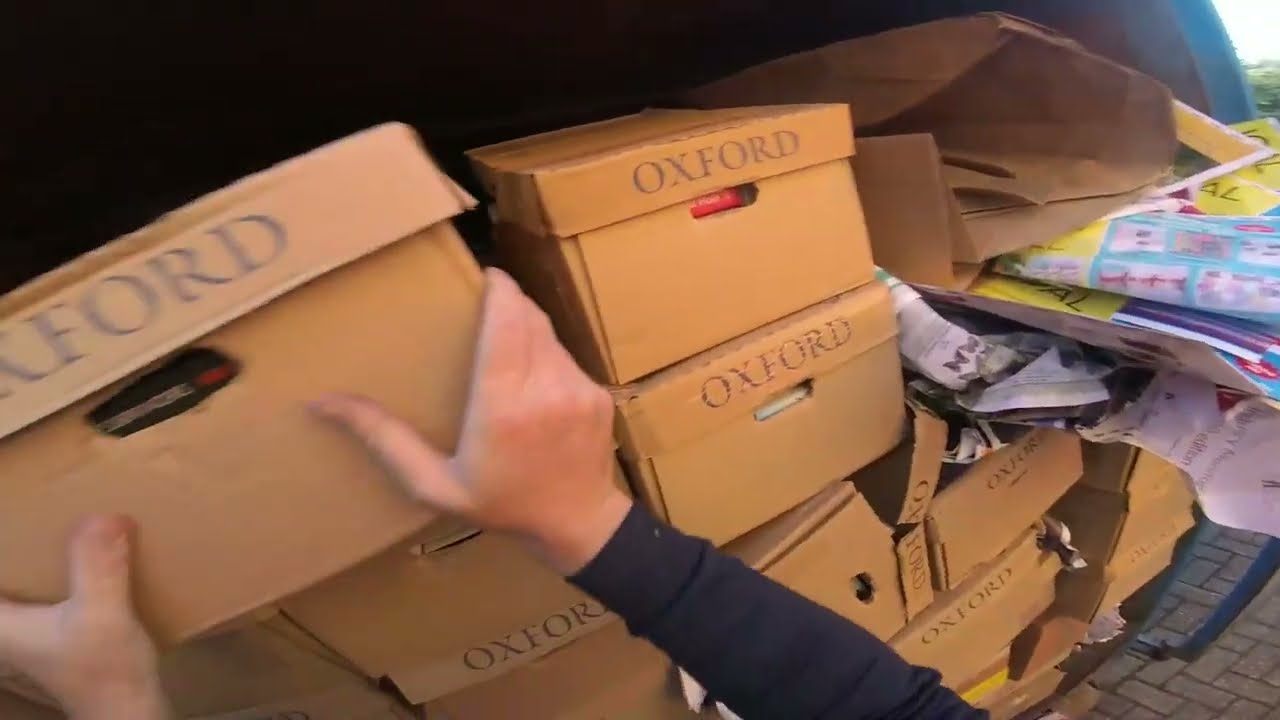 £5000 WORTH OF BRAND NEW BOOKS WASTED DUMPSTER DIVING UK