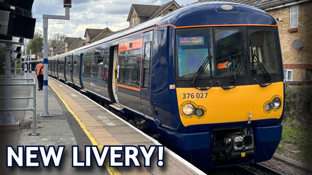 NEW SE BLUE LIVERY | Class 376 departs Grove Park for Sevenoaks